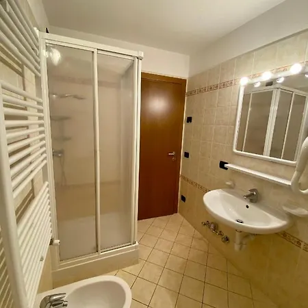 Sunflower Apartment *